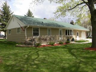 13820 W Forest Dr., New Berlin, WI 53151