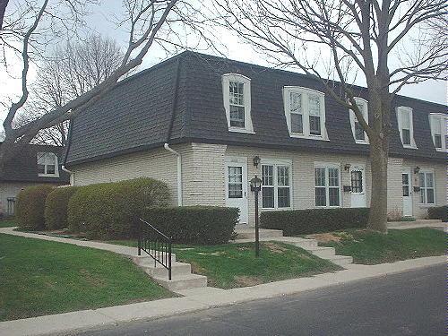 4000 W Cherrywood Ln, Brown Deer, WI 53209