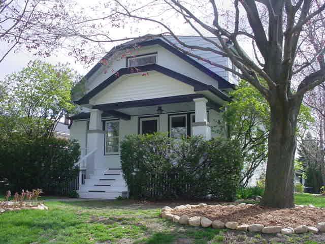 2402 N 114th St, Wauwatosa, WI 53226