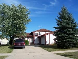 8480 S Woodvale Dr., Oak Creek, WI 53154