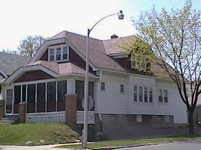 2577 N 51st St, Milwaukee, WI 53210