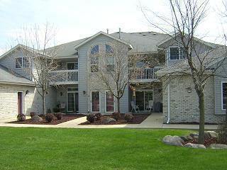 191 W Oak Leaf Dr. #5, Oak Creek, WI 53154
