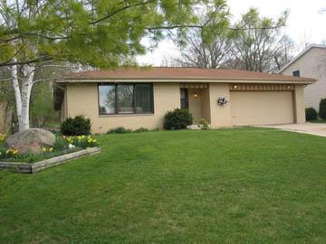 9532 W Plainfield Ave., Greenfield, WI 53228