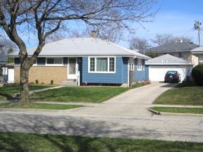 6301 W Kinnickinnic River, Milwaukee, WI 53219