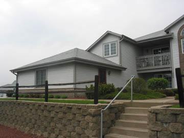 1055 Quinlan Dr. #H, Pewaukee, WI 53072