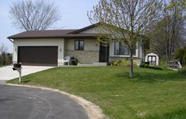 6891 Enge Dr., Newburg, WI 53090