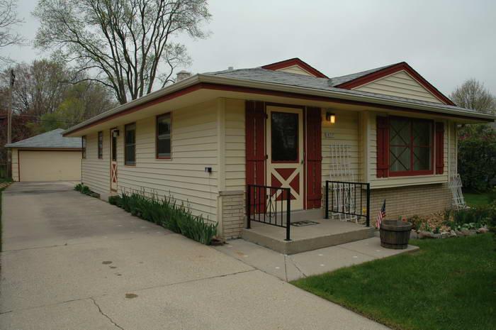 1837 N 116th St., Wauwatosa, WI 53226