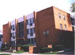 825 E Henry Clay St #104, Whitefish Bay, WI 53217