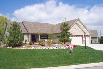 954 W Violet Dr., Oak Creek, WI 53154