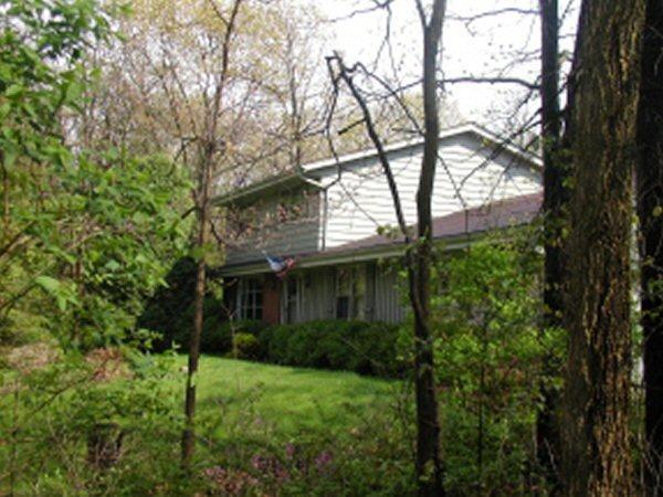 27437 W Rolling Ridge, Pewaukee, WI 53188