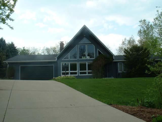 S42W25084 Oakview Dr., Waukesha, WI 53189