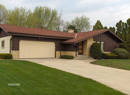 6115 Twin Oak Dr., Greendale, WI 53129