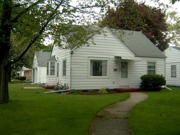 420 Scott Ave, Waukesha, WI 53186