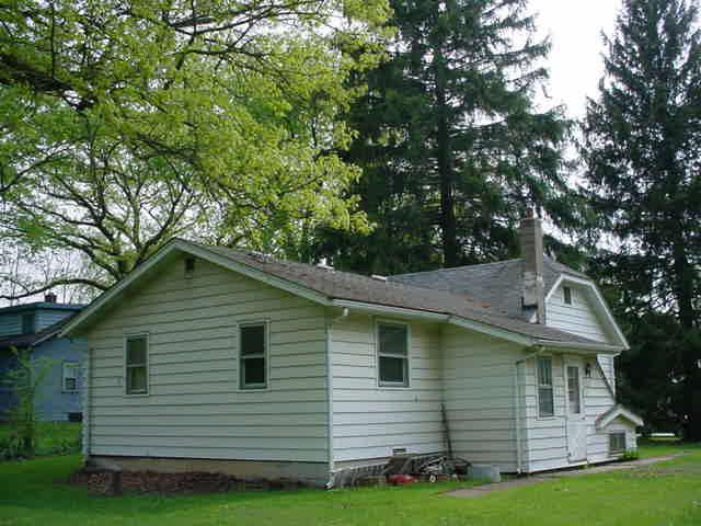 806 Fox Ln., Silver Lake, WI 53168