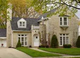 2653 N 89th St., Wauwatosa, WI 53226