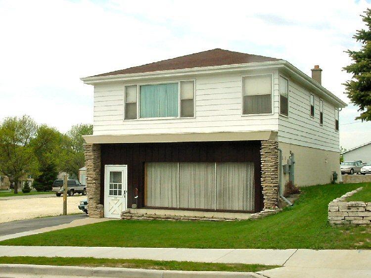 105 Oak St., Slinger, WI 53086