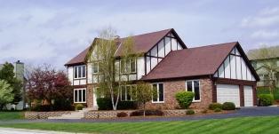 W171N4952 Greenview Ave, Menomonee Falls, WI 53051