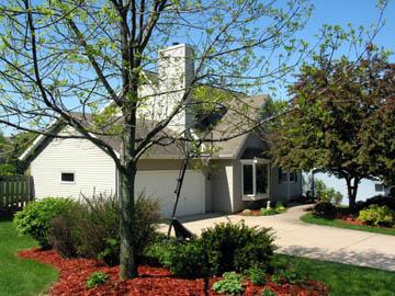 421 Lindenwood Dr, Hartland, WI 53029