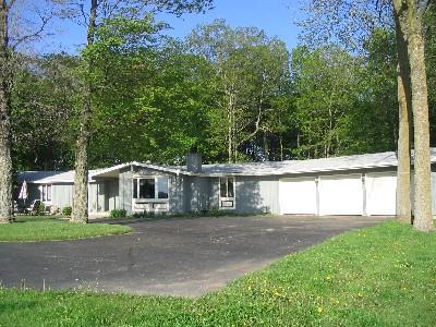 6039 Eagle Point Rd., Hartford, WI 53027
