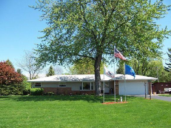 2740 Burlawn Pkwy., Brookfield, WI 53005