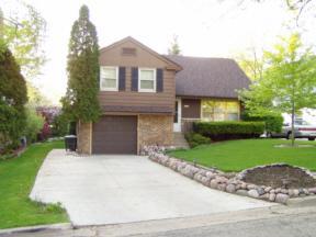 10402 W Hillside Ave., Wauwatosa, WI 53222