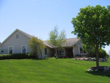 1138 Riverway Ct., Pewaukee, WI 53072