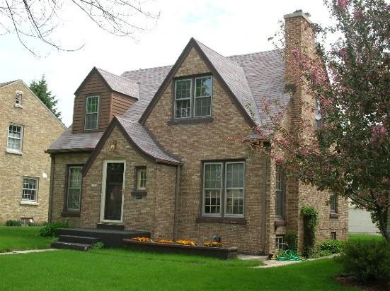 2762 N 74th St., Wauwatosa, WI 53210