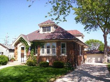 2240 N 118th St, Wauwatosa, WI 53226