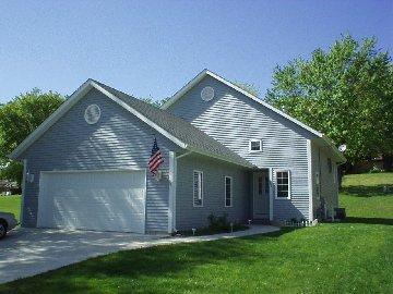 1700 Patricia Ln., Waukesha, WI 53186