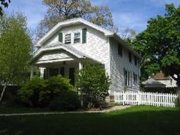 4632 N Bartlett Ave, Whitefish Bay, WI 53211