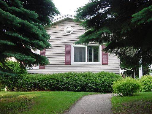 2555 S 17th St, La Crosse, WI 54601