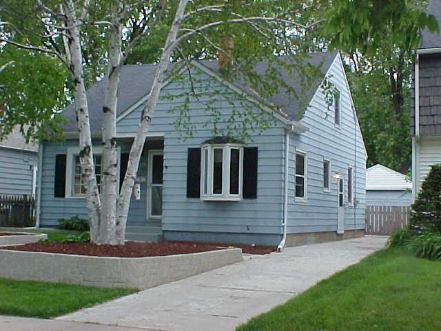 5128 N Lydell Ave., Whitefish Bay, WI 53217