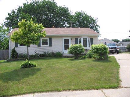 747 Riverview Dr., West Bend, WI 53095