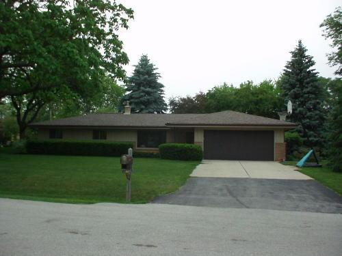 2134 W Daphne Rd., Glendale, WI 53209