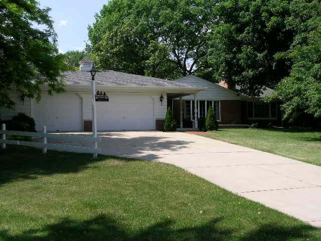 1965 Lone Oak Cir. #west, Brookfield, WI 53045