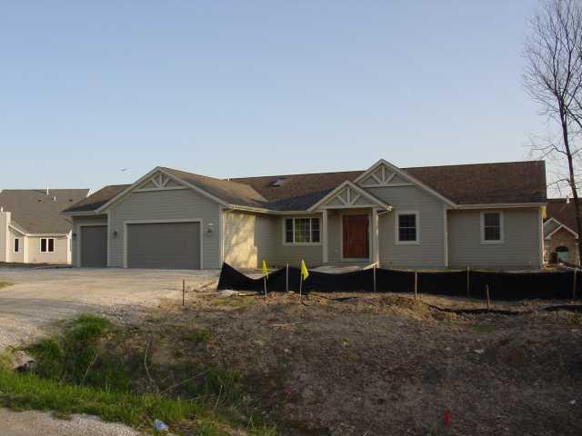 3330 W Plaza Dr., Franklin, WI 53132