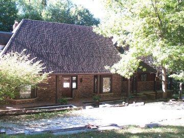 N63W37625 Woodcrest Dr., Oconomowoc, WI 53066