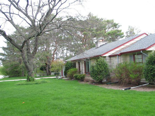 8770 N Kildeer Ct, Brown Deer, WI 53209