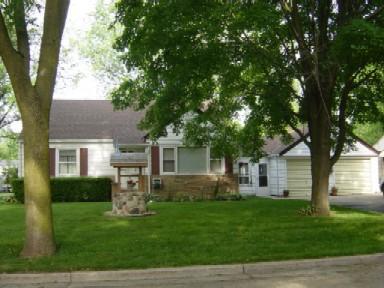 1747 N 117th St, Wauwatosa, WI 53226