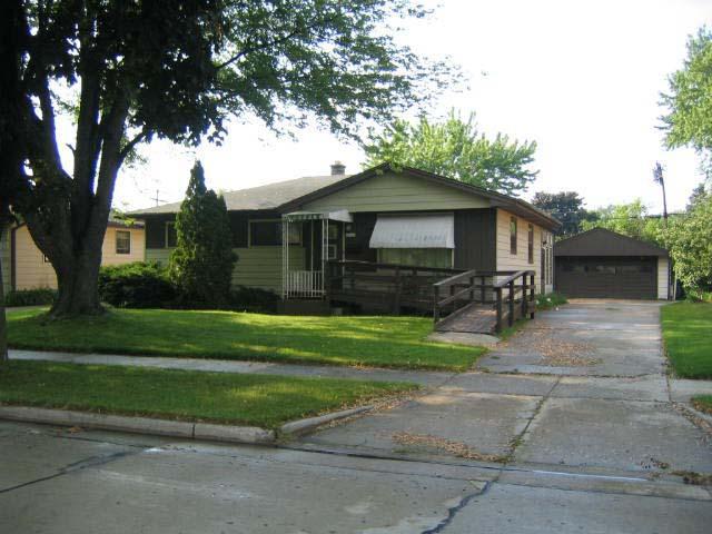 10404 W Rohr, Milwaukee, WI 53225