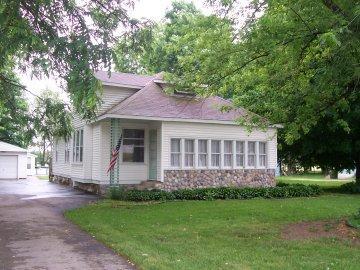 639 E Main St, Eagle, WI 53119