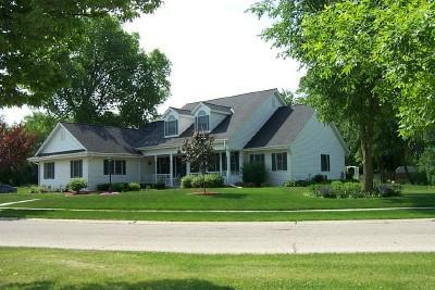 647 Lake Bluff, Oconomowoc, WI 53066