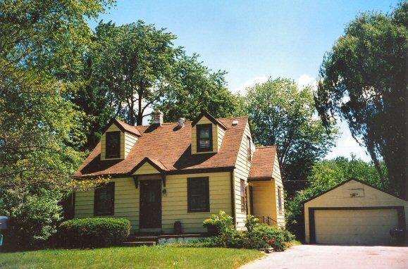 4546 N 106th St., Wauwatosa, WI 53225