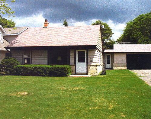 2124 N 113th St., Wauwatosa, WI 53226