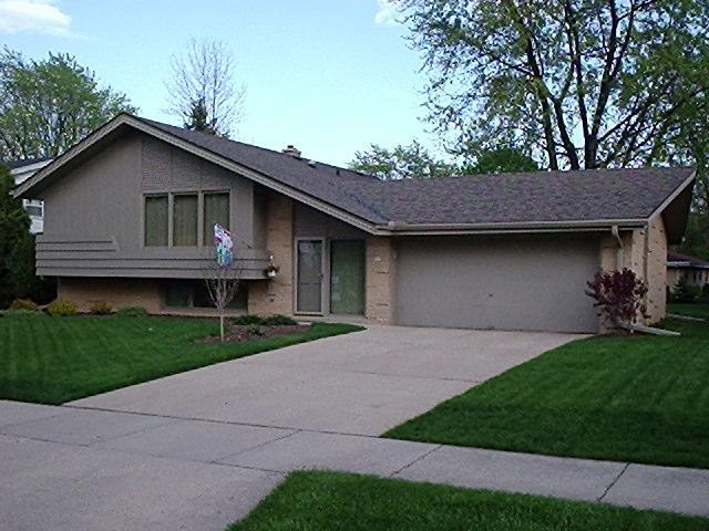 515 E Laverne Dr., Oak Creek, WI 53154