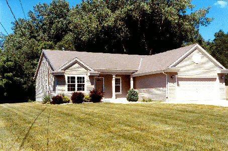 5055 S 43rd St., Greenfield, WI 53220