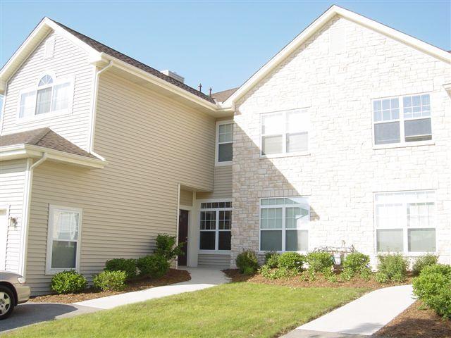9325 S Cobblestone Way #B, Franklin, WI 53132