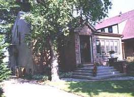 1705 N 68th St, Wauwatosa, WI 53213