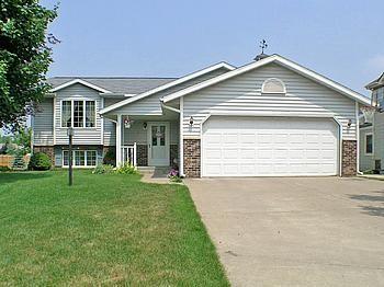 929 Sunset Pl, Onalaska, WI 54650