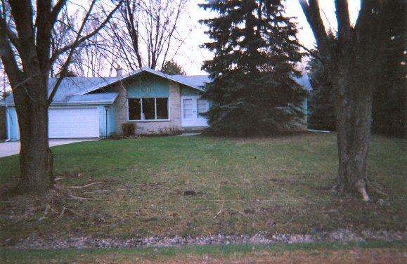 N78W16301 Carl Ross Dr, Menomonee Falls, WI 53051